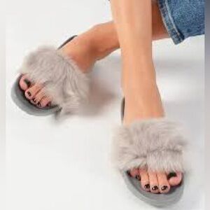 Authentic UGG fur summer slipper size 6 grey